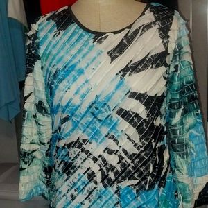 Textured top with 3/4 length sleeves